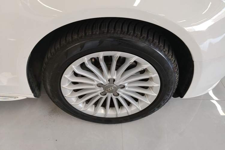 Used Audi A4L 2016 35 TFSI Collector's Edition Automatic Standard Model Right Front Wheel Hub