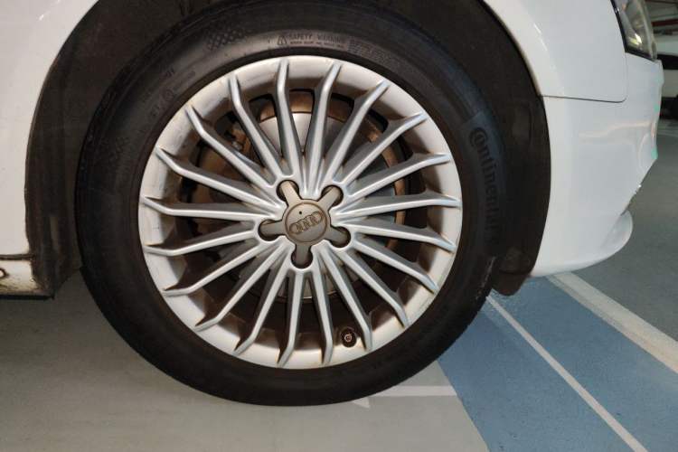 Used Audi A4L 2016 35 TFSI Collector's Edition Automatic Standard Model Right Front Wheel Hub