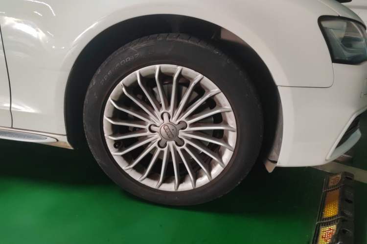 Used Audi A4L 2016 35 TFSI Automatic Sport Edition Right Front Wheel Hub