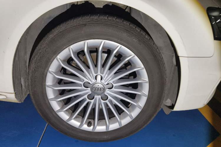 Used Audi A4L 2016 35 TFSI Collection Edition S line Comfort Model Right Front Wheel Hub