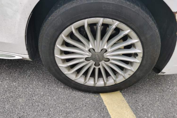 Used Audi A4L 2016 35 TFSI Automatic Comfort Model Right Front Wheel Hub