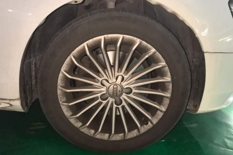 Used Audi A4L 2016 35 TFSI Automatic Standard Model Right Front Wheel Hub