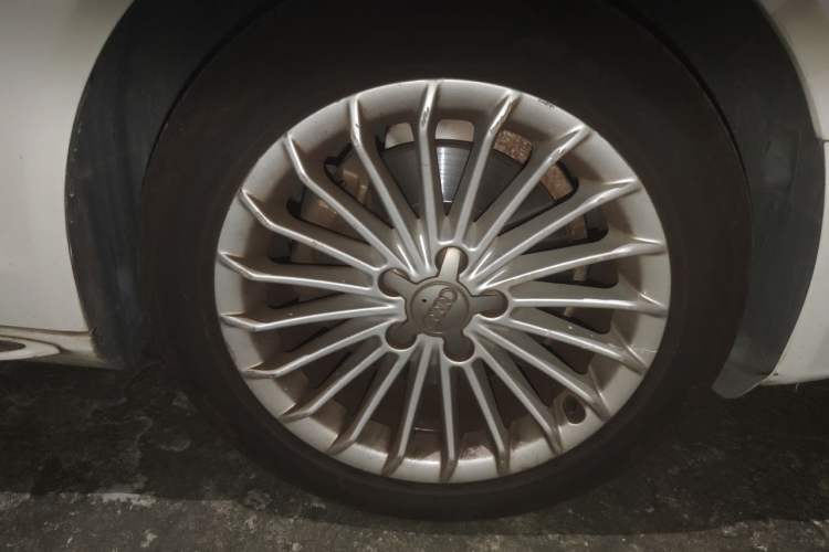 Used Audi A4L 2016 35 TFSI Automatic Standard Model Right Front Wheel Hub