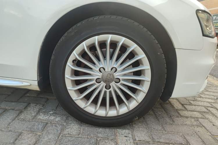 Used Audi A4L 2016 35 TFSI Collection Edition S line Comfort Model Right Front Wheel Hub