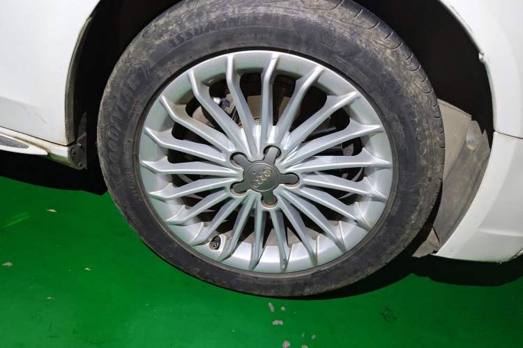 Used Audi A4L 2016 35 TFSI Collection Edition S line Comfort Model Right Front Wheel Hub