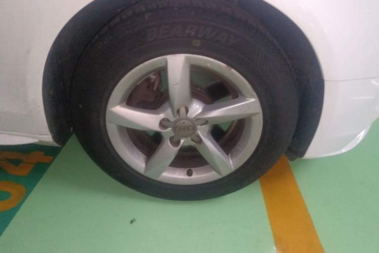 Used Audi A4L 2016 30 TFSI Automatic Comfort Model Right Front Wheel Hub