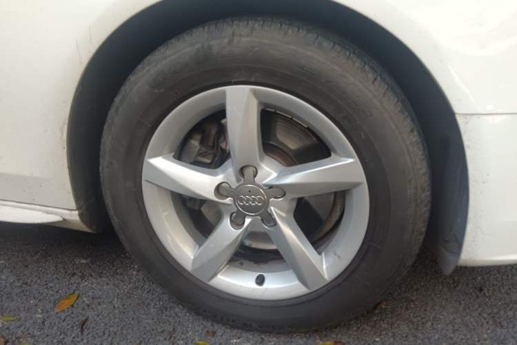 Used Audi A4L 2016 30 TFSI Collector's Edition Automatic Comfort Model Right Front Wheel Hub