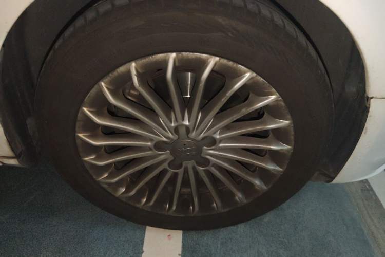 Used Audi A4L 2016 35 TFSI Collector's Edition Automatic Standard Model Right Front Wheel Hub