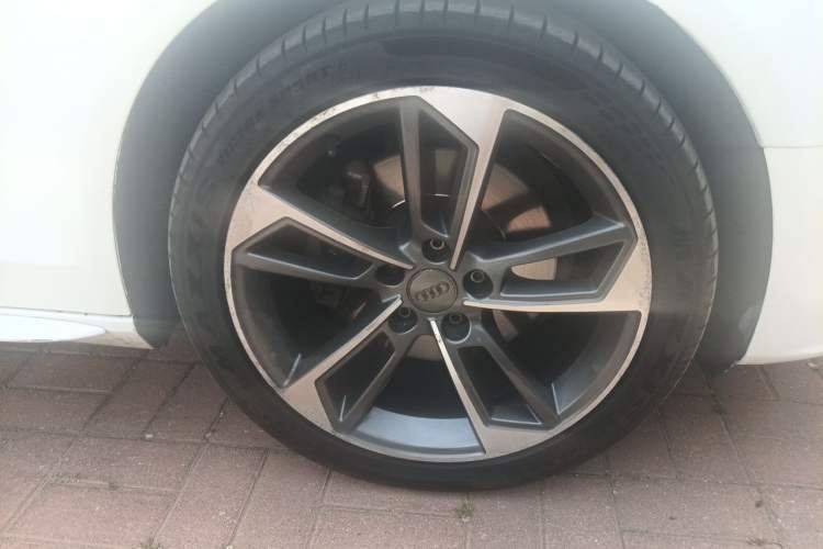 Used Audi A4L 2016 30 TFSI Collector's Edition Automatic Comfort Model Right Front Wheel Hub