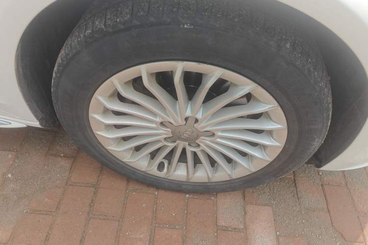 Used Audi A4L 2016 35 TFSI Automatic Comfort Model Right Front Wheel Hub