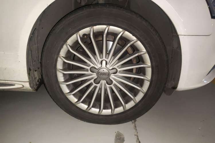 Used Audi A4L 2016 35 TFSI Collector's Edition Automatic Standard Model Right Front Wheel Hub