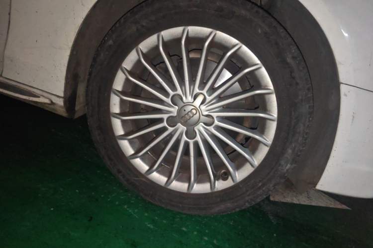 Used Audi A4L 2016 35 TFSI Collection Edition S line Comfort Model Right Front Wheel Hub