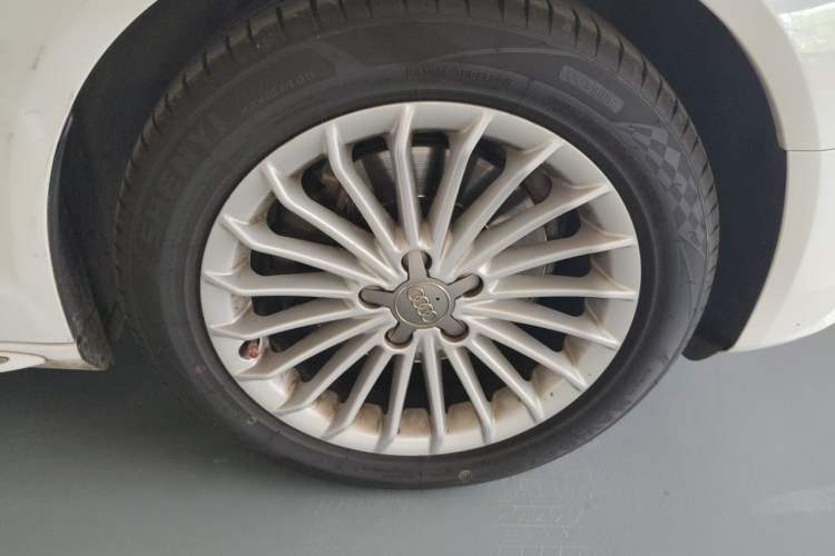Used Audi A4L 2016 35 TFSI Collector's Edition Automatic Standard Model Right Front Wheel Hub