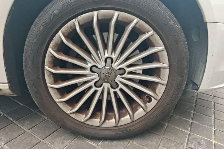 Used Audi A4L 2016 35 TFSI Collector's Edition Automatic Standard Model Right Front Wheel Hub