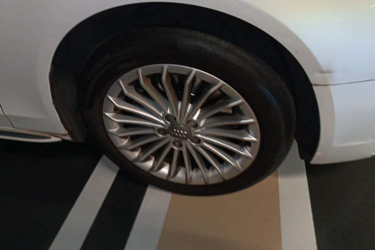 Used Audi A4L 2016 35 TFSI Collection Edition S line Comfort Model Right Front Wheel Hub