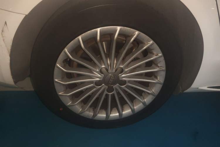 Used Audi A4L 2016 35 TFSI Collector's Edition Automatic Standard Model Right Front Wheel Hub