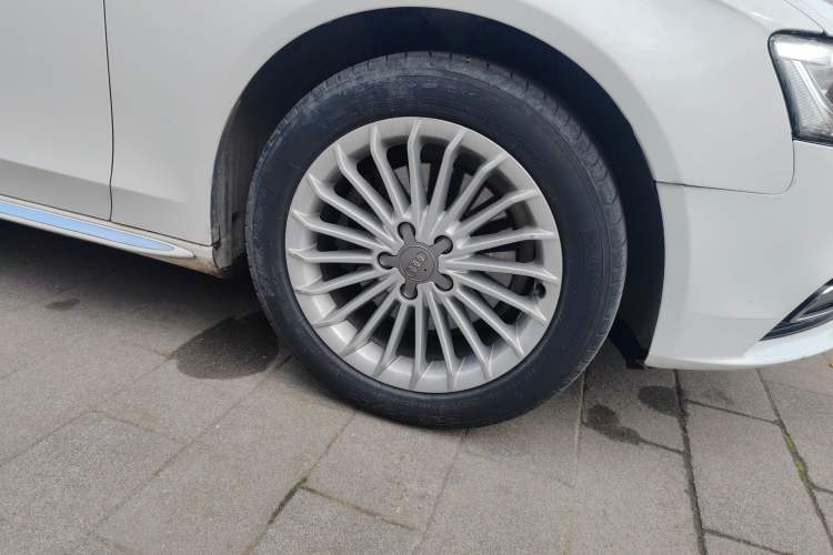 Used Audi A4L 2016 35 TFSI Collector's Edition Automatic Standard Model Right Front Wheel Hub