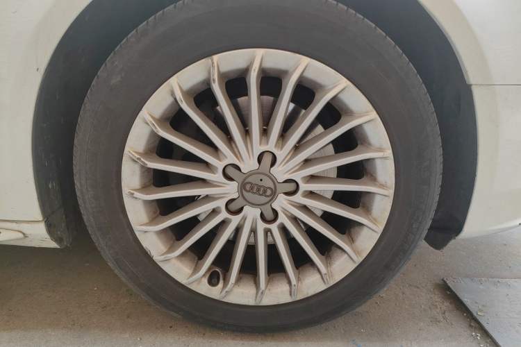 Used Audi A4L 2016 35 TFSI Collector's Edition Automatic Standard Model Right Front Wheel Hub