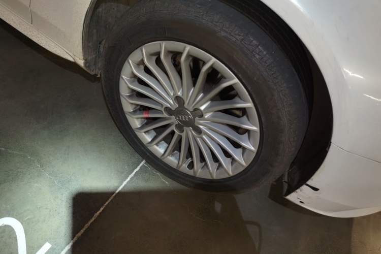 Used Audi A4L 2016 35 TFSI Collector's Edition Automatic Standard Model Right Front Wheel Hub