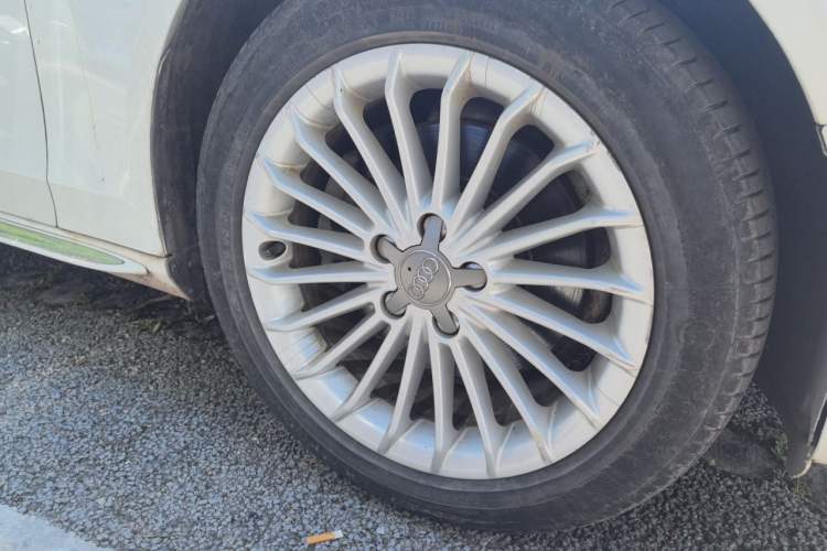 Used Audi A4L 2016 35 TFSI Collector's Edition Automatic Standard Model Right Front Wheel Hub