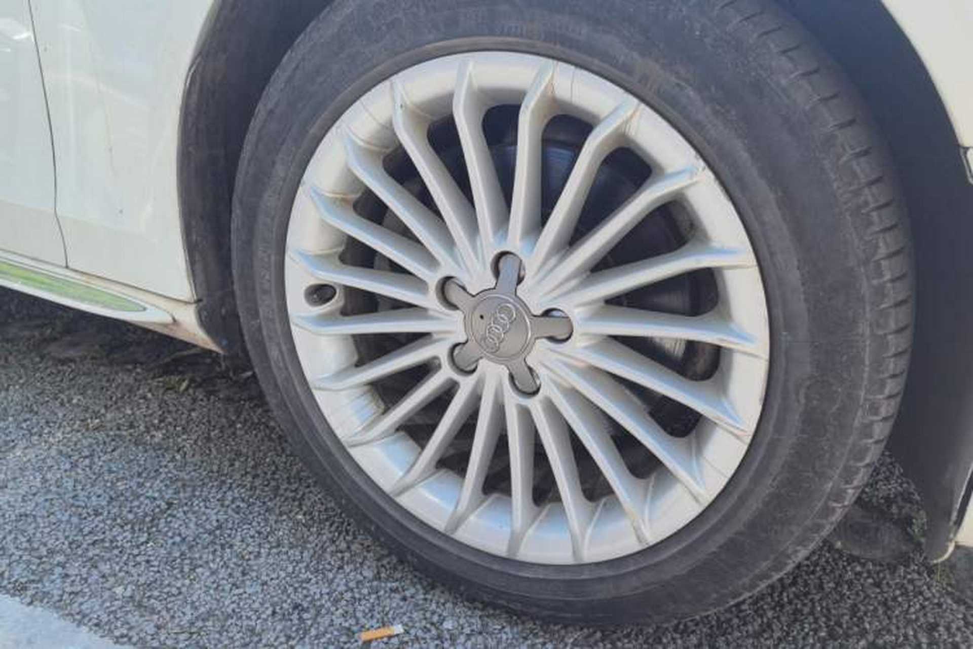 Used Audi A4L 2016 35 TFSI Collector's Edition Automatic Standard Model Right Front Wheel Hub