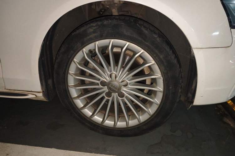 Used Audi A4L 2016 35 TFSI Collection Edition S line Comfort Model Right Front Wheel Hub