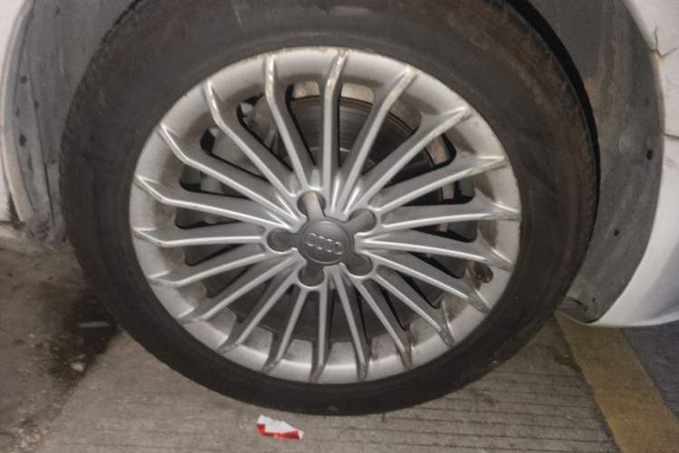 Used Audi A4L 2016 35 TFSI Collector's Edition Automatic Standard Model Right Front Wheel Hub