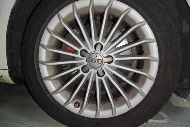 Used Audi A4L 2016 35 TFSI Automatic Comfort Model Right Front Wheel Hub