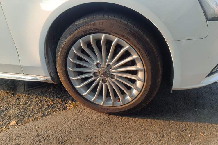 Used Audi A4L 2016 35 TFSI Collector's Edition Automatic Standard Model Right Front Wheel Hub