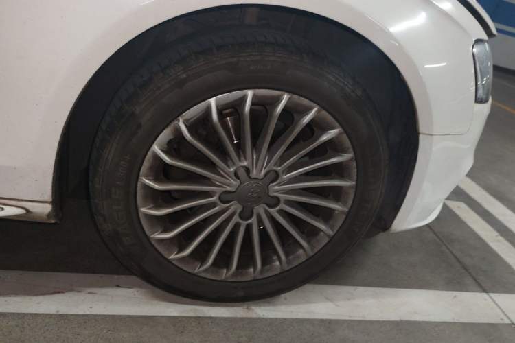 Used Audi A4L 2016 35 TFSI Collector's Edition Automatic Standard Model Right Front Wheel Hub