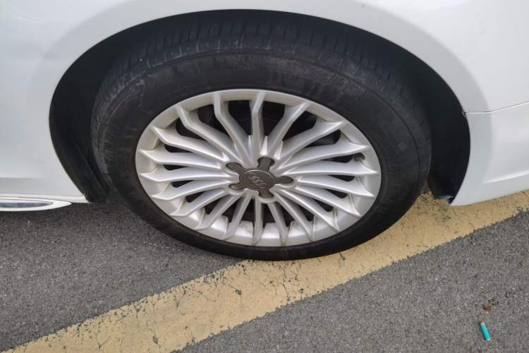 Used Audi A4L 2016 35 TFSI Collection Edition S line Comfort Model Right Front Wheel Hub