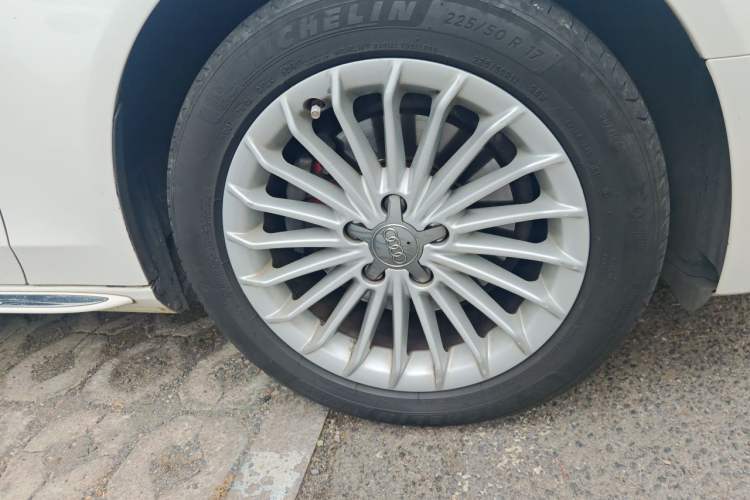 Used Audi A4L 2016 35 TFSI Collection Edition S line Comfort Model Right Front Wheel Hub