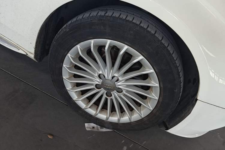 Used Audi A4L 2016 35 TFSI Automatic Comfort Model Right Front Wheel Hub