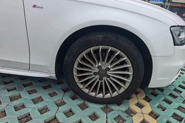 Used Audi A4L 2016 35 TFSI Collection Edition S line Comfort Model Right Front Wheel Hub