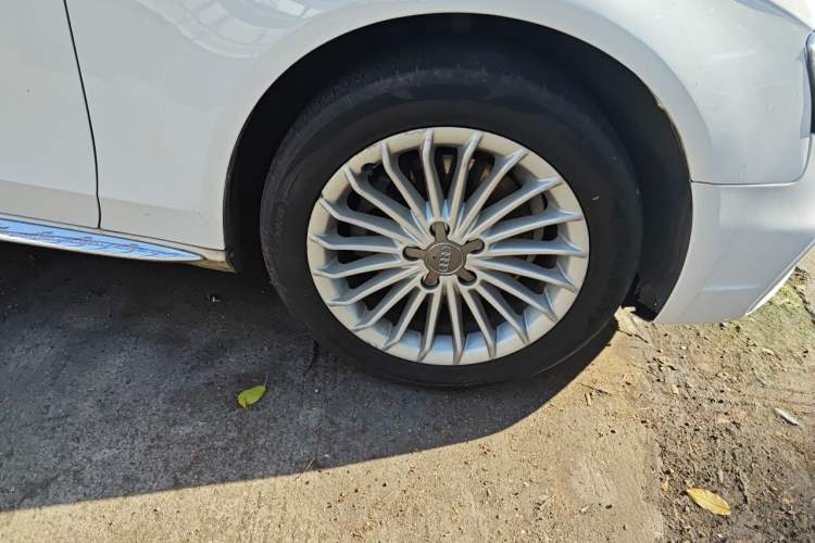 Used Audi A4L 2016 35 TFSI Collection Edition S line Comfort Model Right Front Wheel Hub
