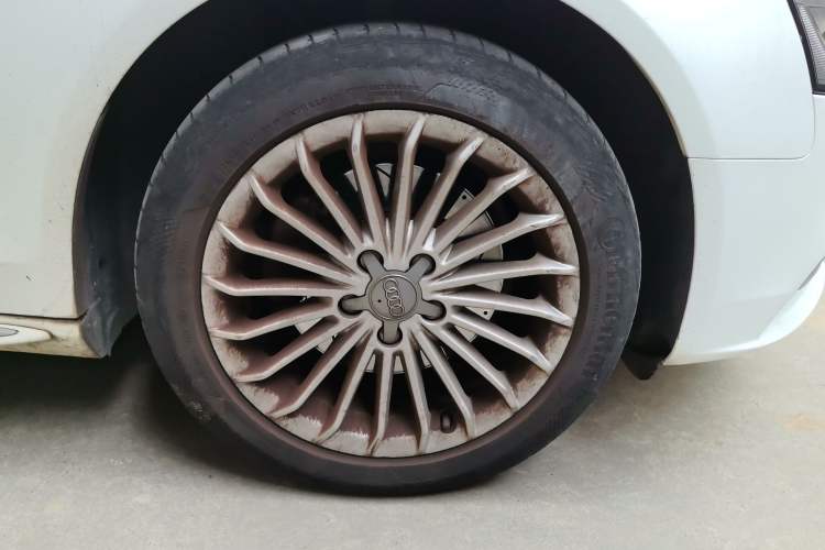 Used Audi A4L 2016 35 TFSI Collector's Edition Automatic Standard Model Right Front Wheel Hub
