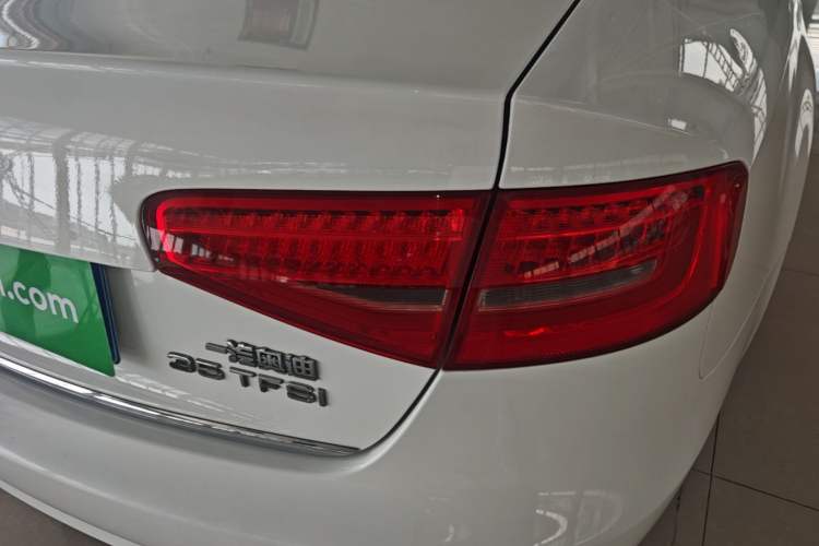 Used Audi A4L 2016 35 TFSI Automatic Standard Model Right Rear Taillight