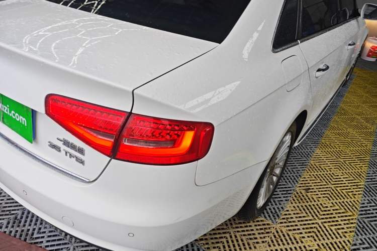 Used Audi A4L 2016 35 TFSI Collector's Edition Automatic Standard Model Right Rear Taillight