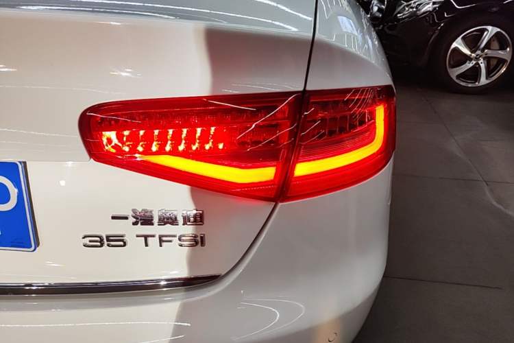 Used Audi A4L 2016 35 TFSI Automatic Comfort Model Right Rear Taillight