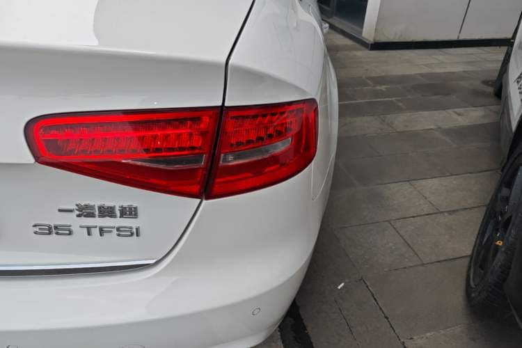 Used Audi A4L 2016 35 TFSI Collector's Edition Automatic Standard Model Right Rear Taillight
