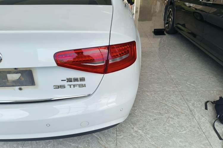 Used Audi A4L 2016 35 TFSI Automatic Standard Model Right Rear Taillight