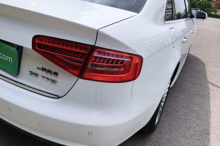 Used Audi A4L 2016 35 TFSI Collector's Edition Automatic Standard Model Right Rear Taillight
