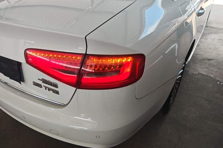 Used Audi A4L 2016 35 TFSI Collector's Edition Automatic Standard Model Right Rear Taillight