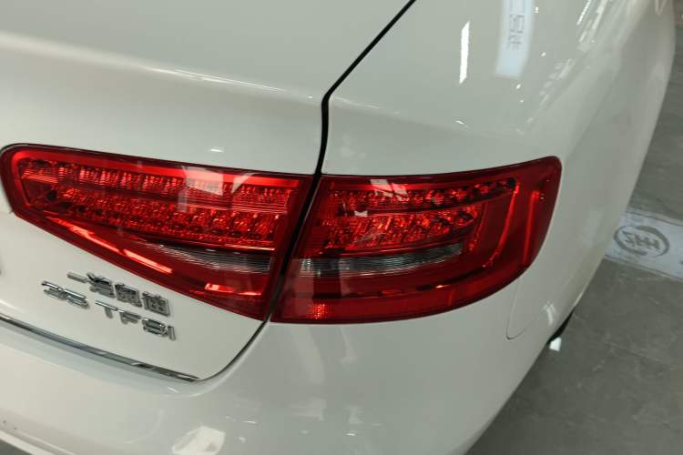 Used Audi A4L 2016 35 TFSI Collector's Edition Automatic Standard Model Right Rear Taillight