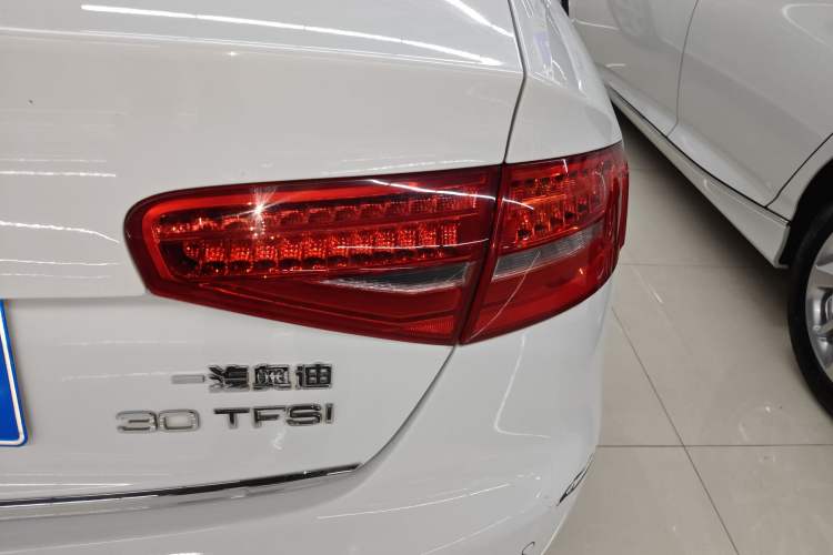 Used Audi A4L 2016 30 TFSI Collector's Edition Automatic Comfort Model Right Rear Taillight
