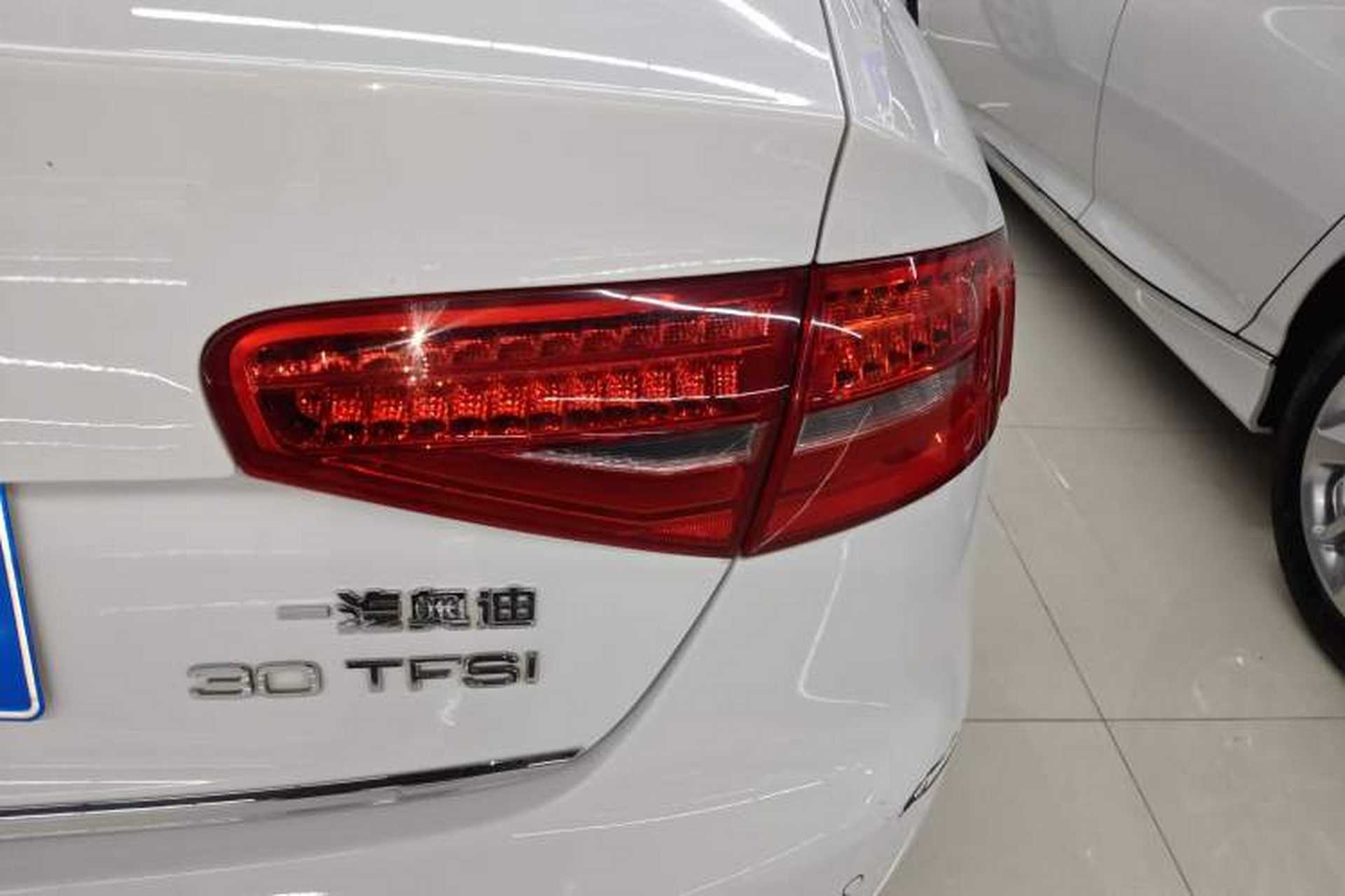 Used Audi A4L 2016 30 TFSI Collector's Edition Automatic Comfort Model Right Rear Taillight