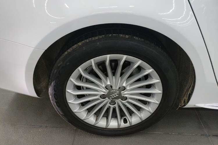 Used Audi A4L 2016 35 TFSI Automatic Comfort Model Right Rear Wheel Hub