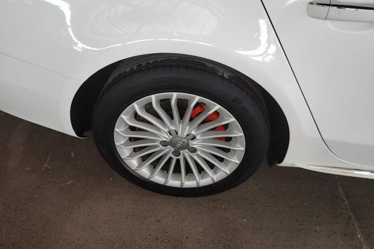Used Audi A4L 2016 35 TFSI Automatic Comfort Model Right Rear Wheel Hub