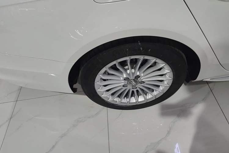 Used Audi A4L 2016 35 TFSI Collection Edition S line Comfort Model Right Rear Wheel Hub