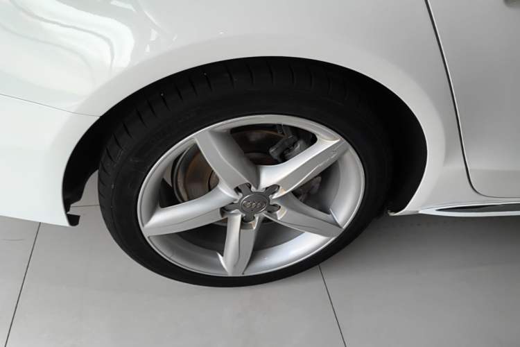 Used Audi A4L 2016 35 TFSI Collection Edition S line Luxury Model Right Rear Wheel Hub